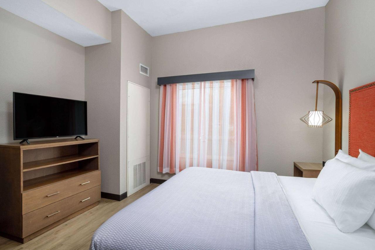 La Quinta Inn & Suites By Wyndham Augusta Fort Eisenhower Buitenkant foto