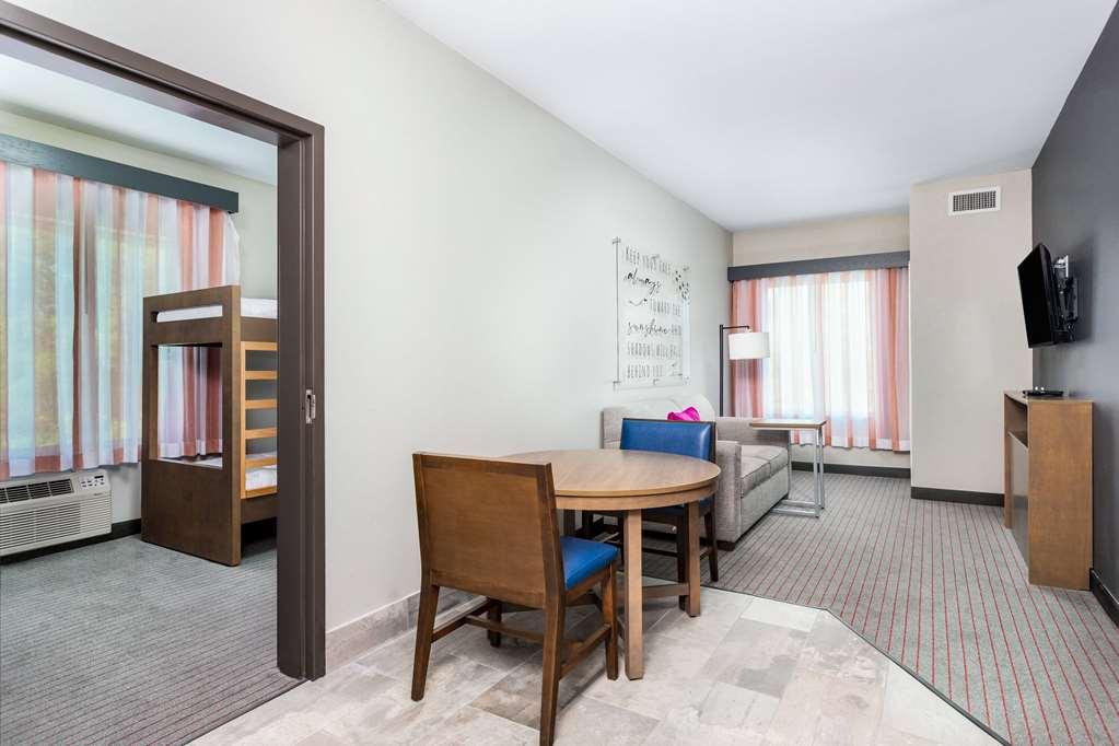 La Quinta Inn & Suites By Wyndham Augusta Fort Eisenhower Kamer foto